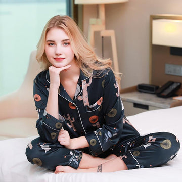 Graphic Print Luxe Women Satin Pajamas Set